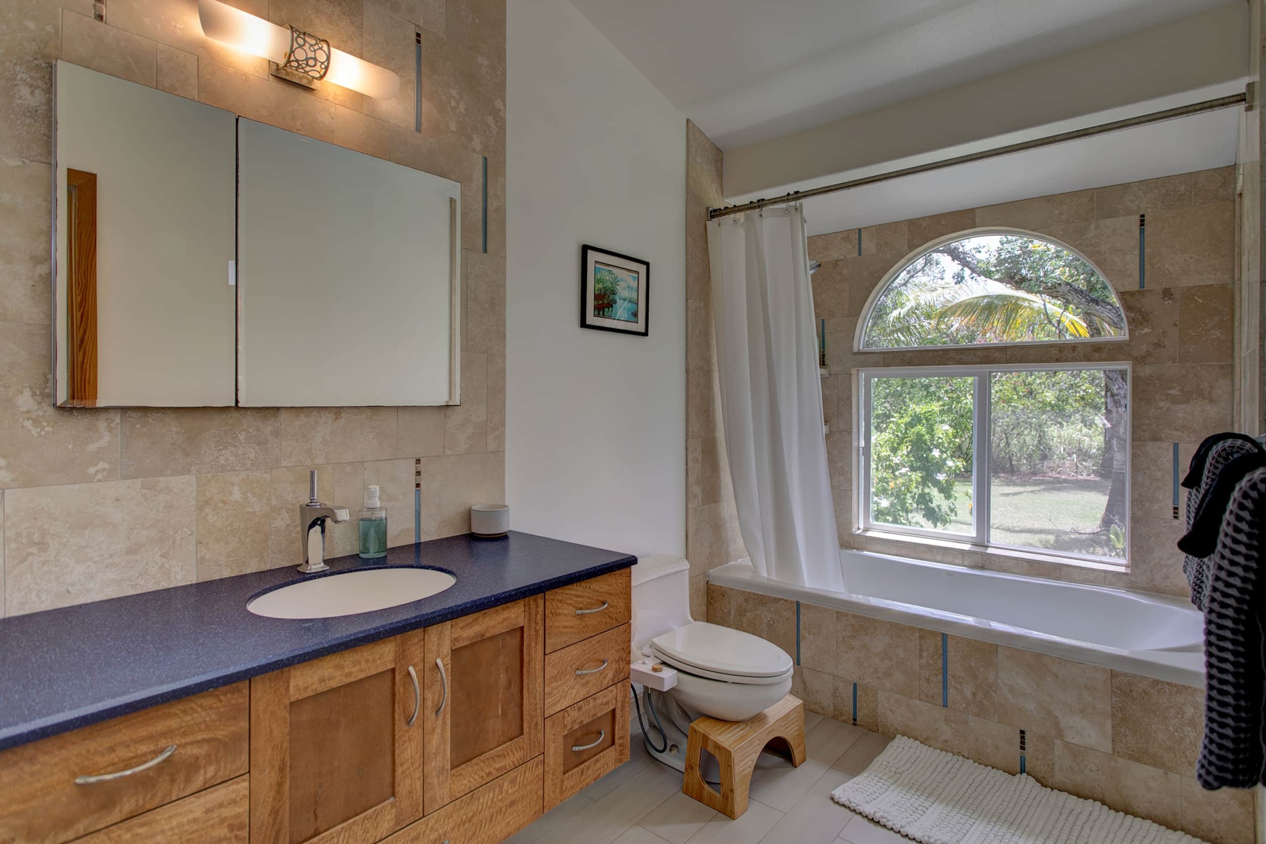 Home in Pahoa · ★4.86 · 1 bedroom · 1 bed · 1 bath - Image 14