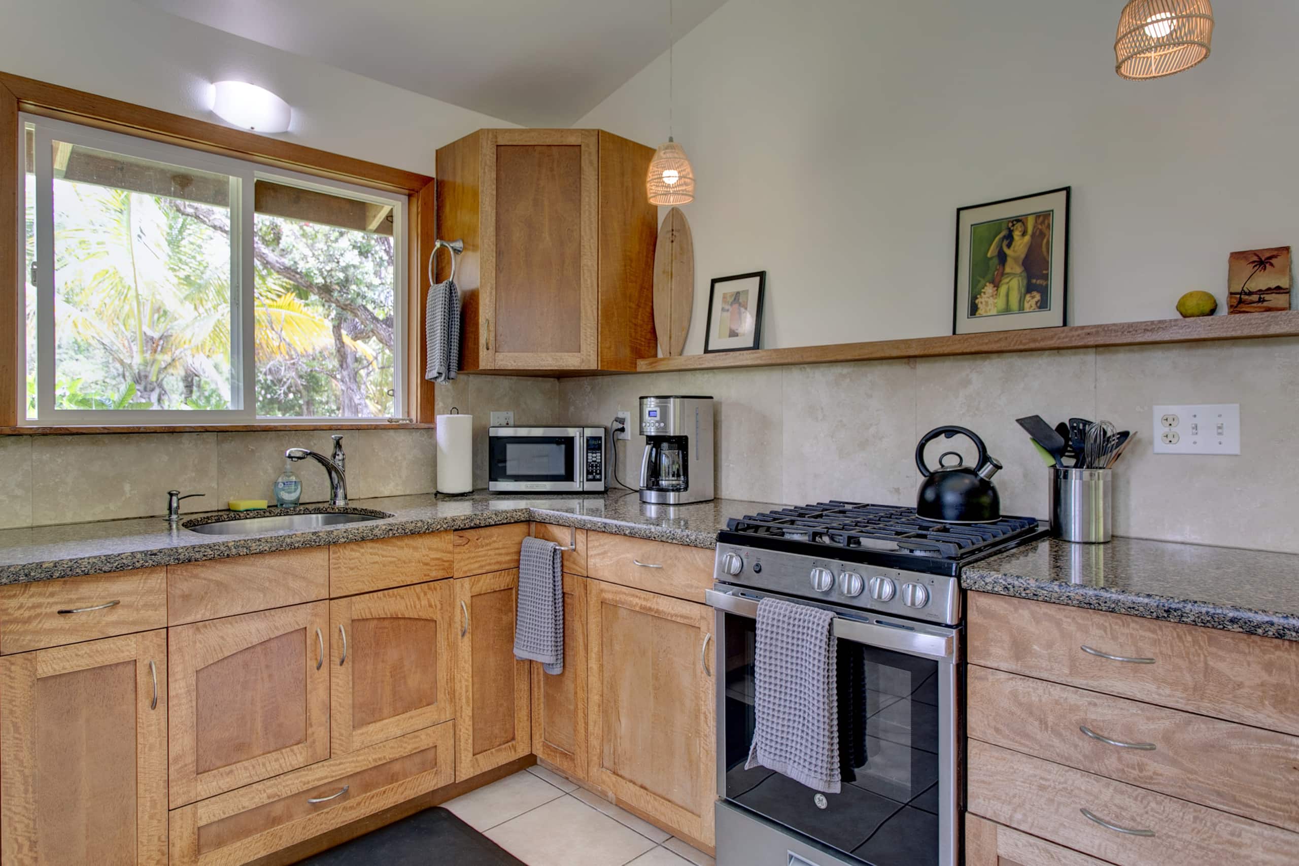 Home in Pahoa · ★4.86 · 1 bedroom · 1 bed · 1 bath - Image 4