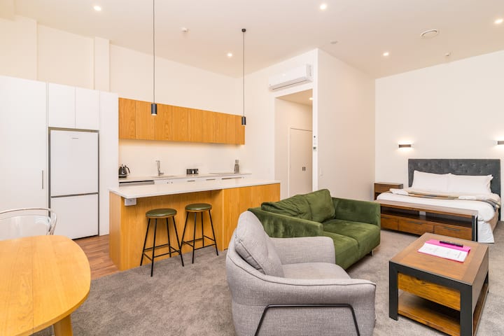 Industrial Chic On Princes | One Bedroom Apartment - Dunedin