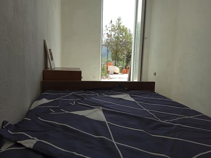 Soba za jednu osobu s pogledom na more i izlazom na terasu.