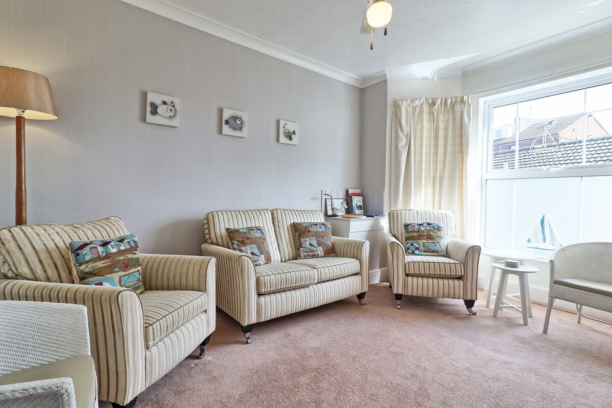 Top performing Airbnb: Walton Beach Holiday Lets, 3 bed flat. in Frinton And Walton