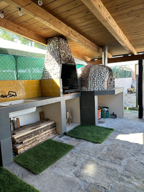 “Sweet Home Getaway · Porch, BBQ & Trampoline Fun”