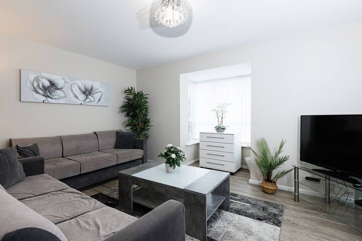 Riverside Villa 2 gallery image 3