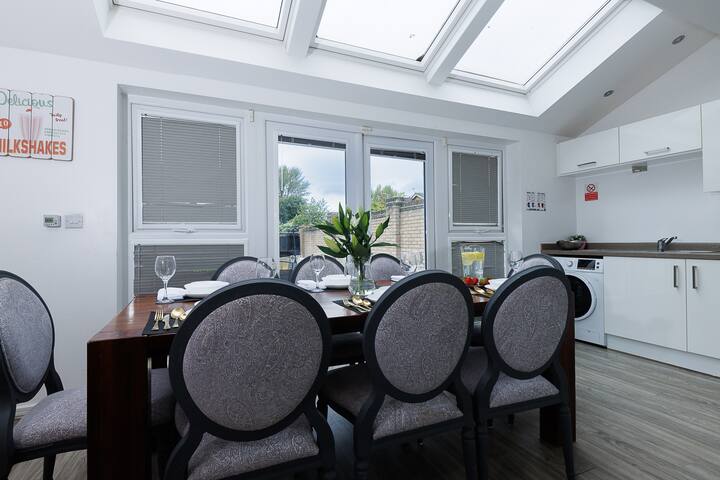 Riverside Villa 2 gallery image 4