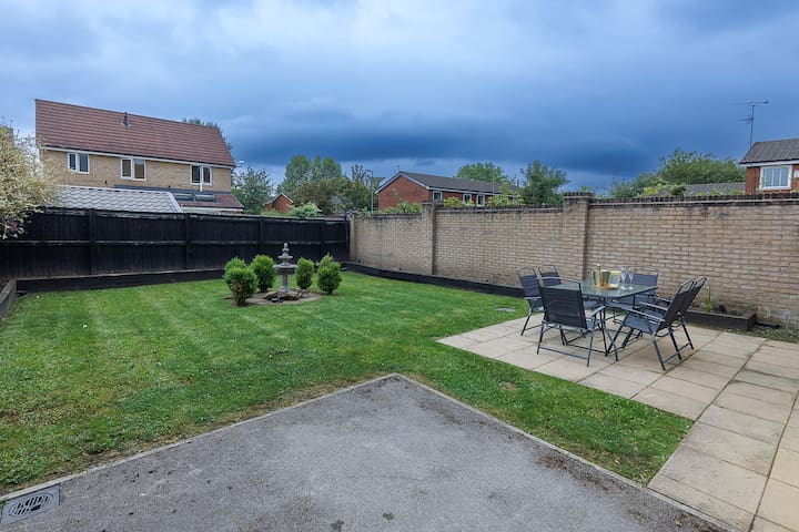 Riverside Villa 2 gallery image 2