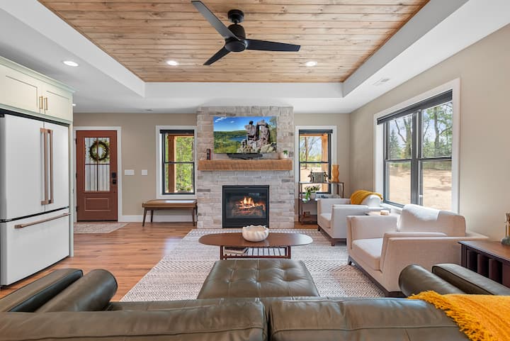 Sauna | Hot Tub | Ev+ | Luxury | Cozy | Private - Baraboo, WI