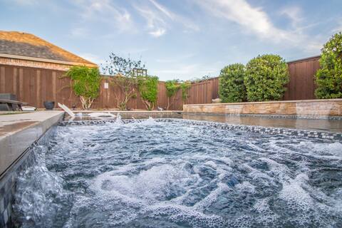 Elite | Pool | Hot Tub | King Bed | 2 Car Garage