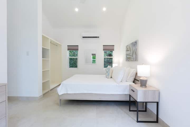 تحتوي غرفة النوم 7 داخل كوخ خاص على إطلالة داخلية وعلى الحديقة وتلفزيون ذكي وخزنة آمنة ورأس دش مفلتر.