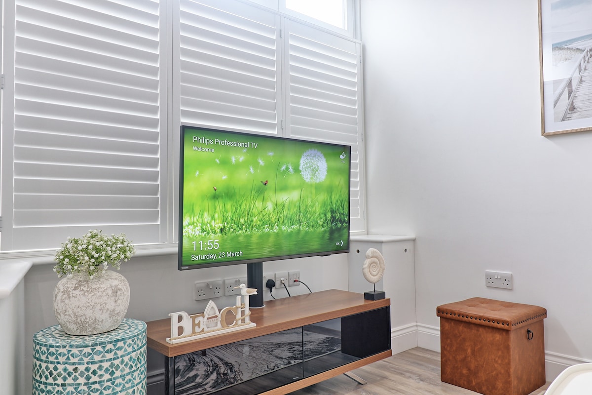 Top performing Airbnb: Coastal Nest - Premium flat,3 Minutes to the Beach in Frinton And Walton