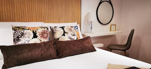 Successful Airbnb property: We speak English. Natural, peaceful. Parking. in Arraijanal