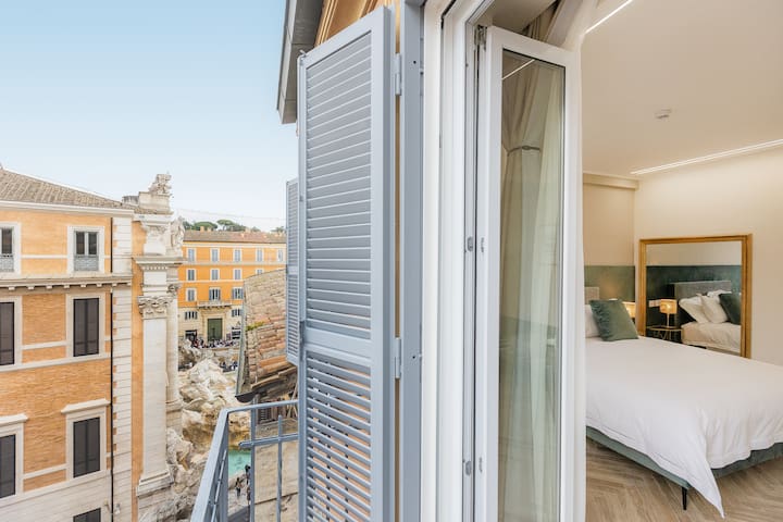 Trevi Fountain Luxury Penthouse with Terrace