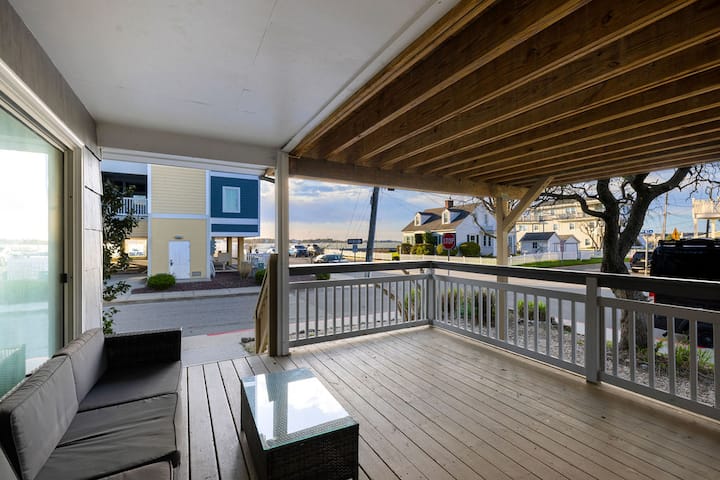 Edgewater Oasis: 2BR Bayside Near Boardwalk - Condominiums for