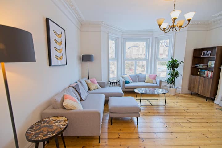 Luxury 5-bed Family Home | Private 2-car Parking - Folkestone