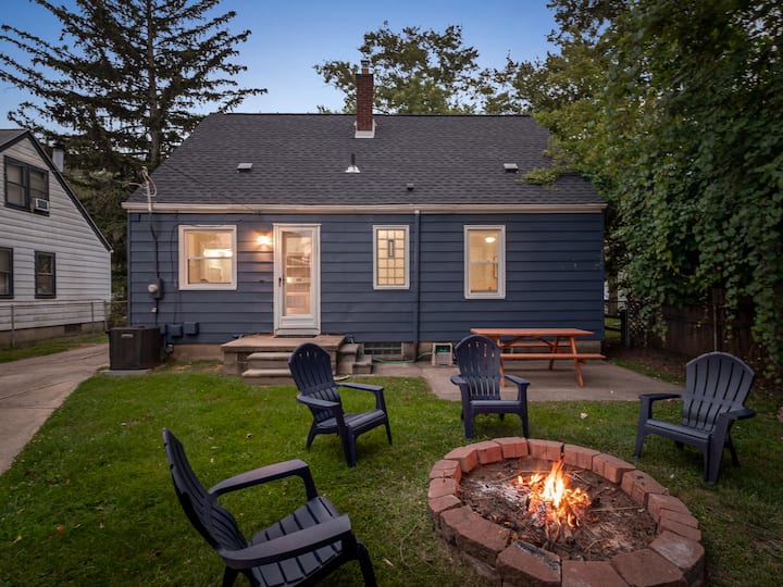 Designer Detroit Retreat | 3BR w/ Game Room, EV