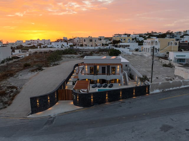 LyMaRou Collection, 7 Suites, Pool, 7 Priv Hot Tub gallery image 4