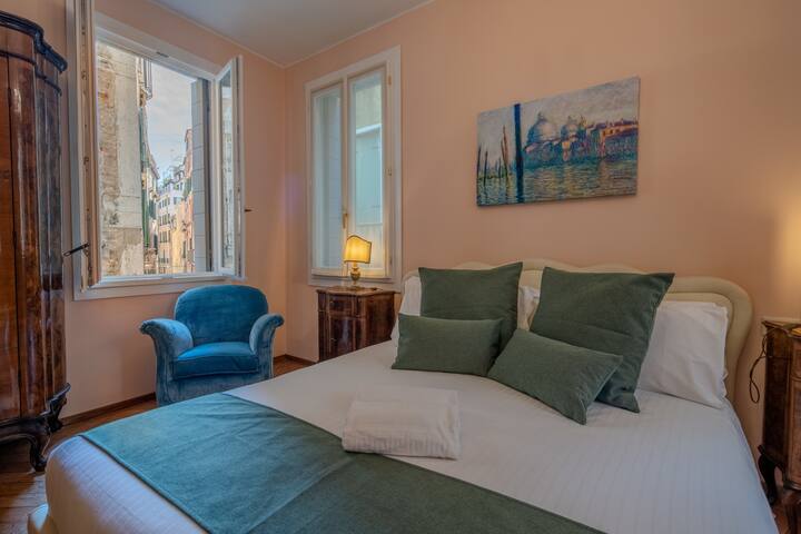 Ve.N.I.Ce. Cera Ai Leoncini gallery image 2