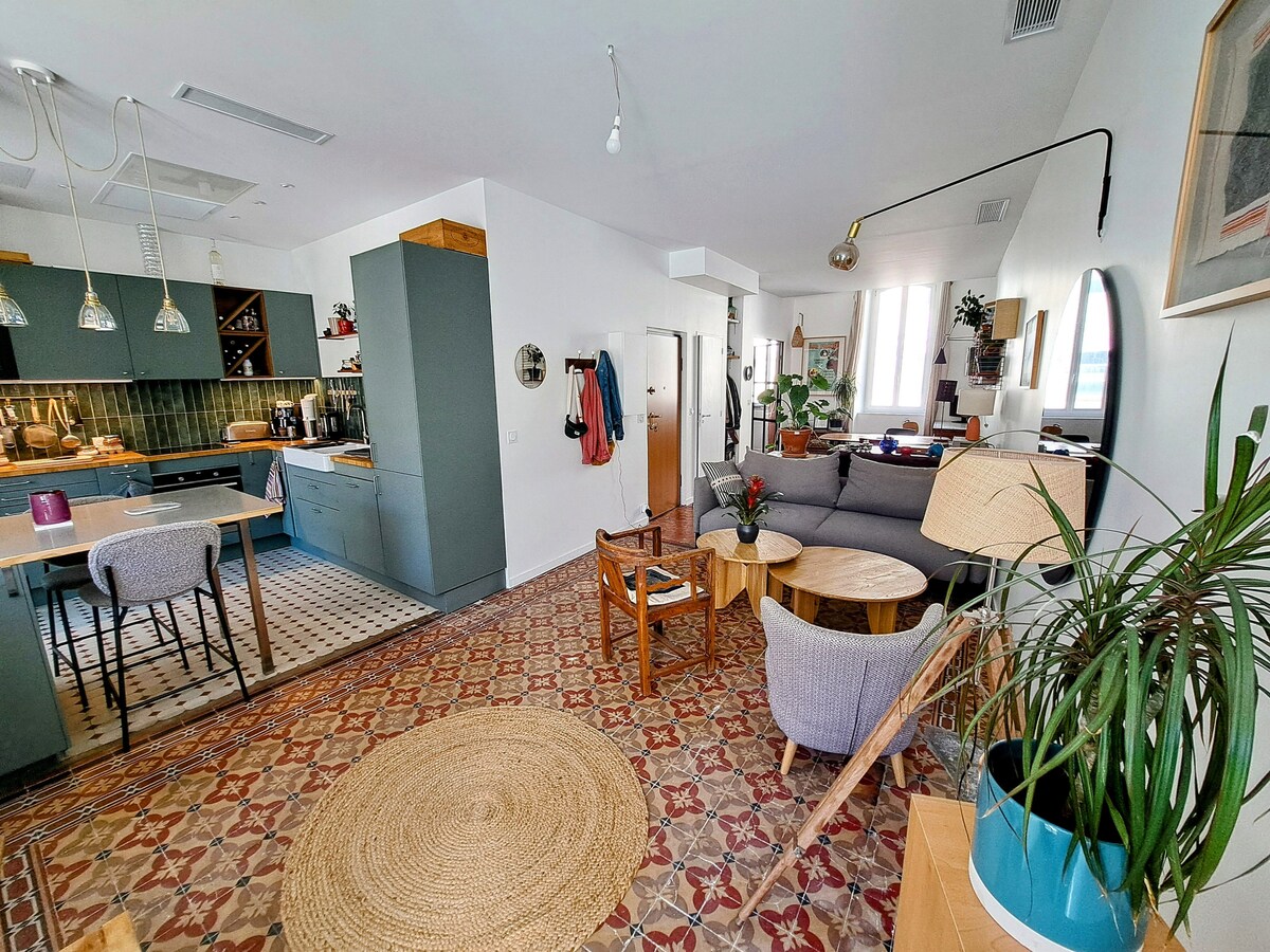 Annonce Airbnb populaire: Beautiful air-conditioned apartment and sunny terrace à Marseille 5e Arrondissement