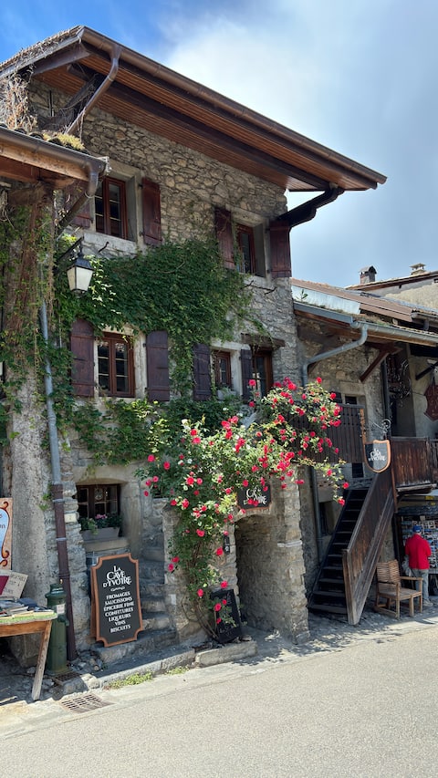 "L'Escapade" in the heart of the village of Yvoire