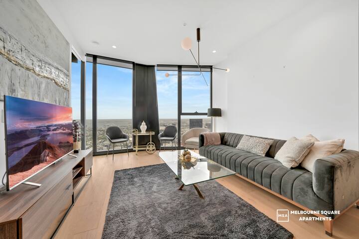 Luxury Penthouse 3 Bed 2 Bath Apartment with View