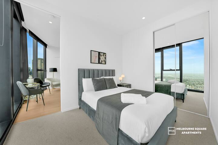 Luxury Penthouse 3 Bed 2 Bath Apartment with View gallery image 4