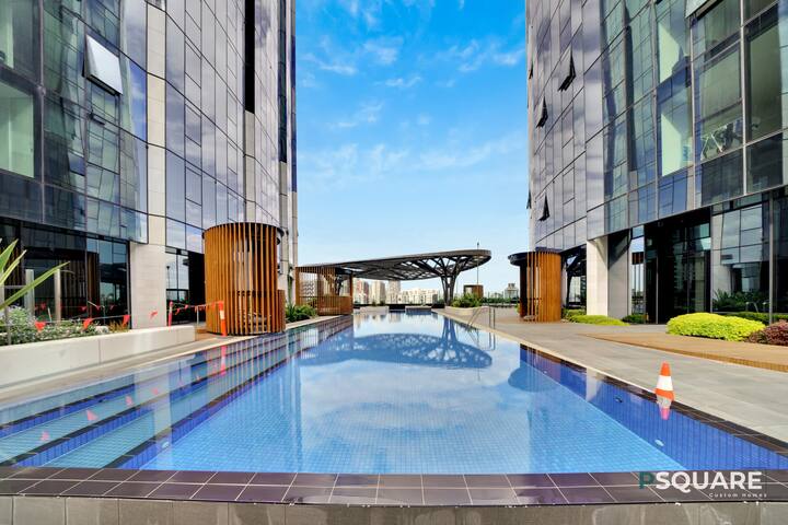 Luxury Penthouse 3 Bed 2 Bath Apartment with View gallery image 5