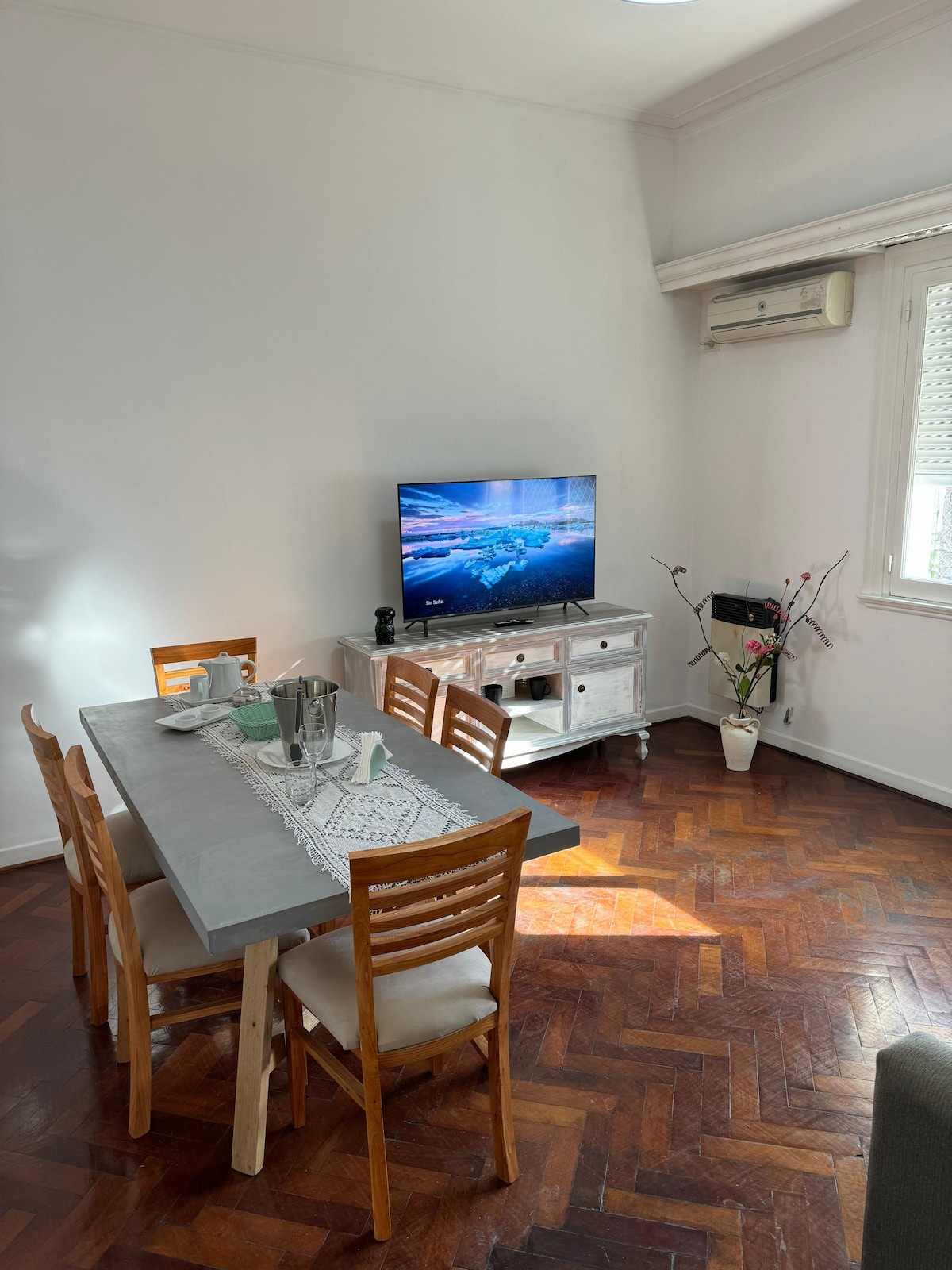 Top performing Airbnb: Spacious apartment in the heart of San Telmo in Monserrat