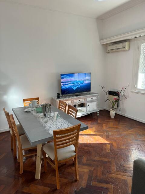 Top performing Airbnb: Spacious apartment in the heart of San Telmo in Monserrat