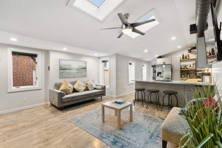 Exquisite Loft Downtown W/parking, Fireplace - 威爾明頓