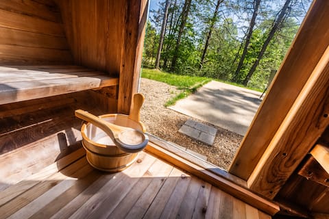 Wooded Circle - Barrel sauna, hot tub, fire pit