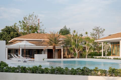 Emmarin Villa Pattaya | 10BR Luxury Pool Villa