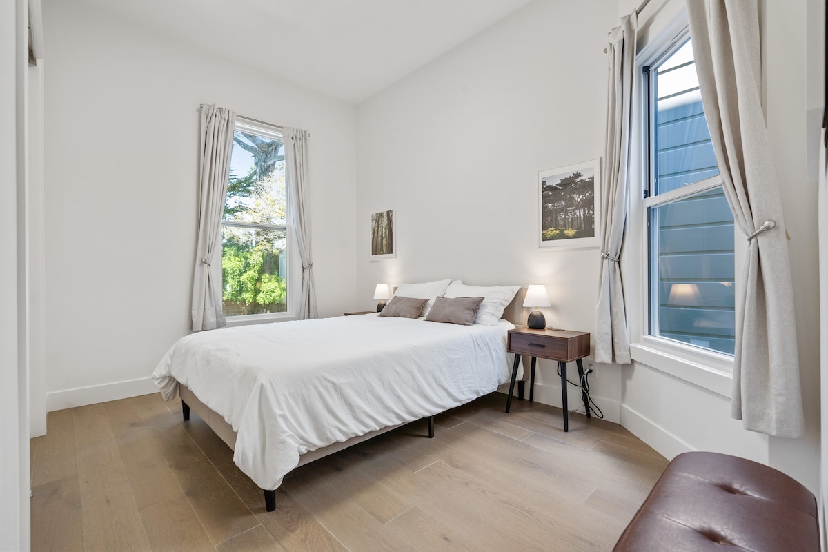 Спалня в парк с висококачествено двойно легло с мемори пяна