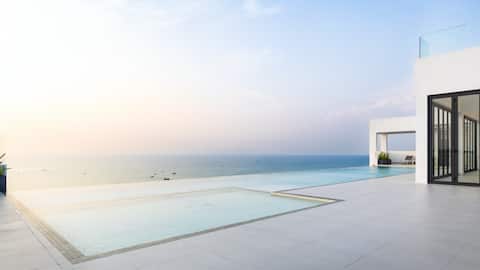 Relax & Recharge – Sea View Studio w/Infinite Pool