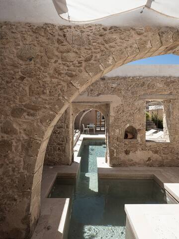 Corte Interna, free heated pool gallery image 2