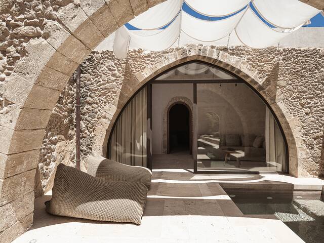 Corte Interna, free heated pool gallery image 3