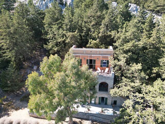 Symi, propriété classée dans un cadre exceptionnel gallery image 4