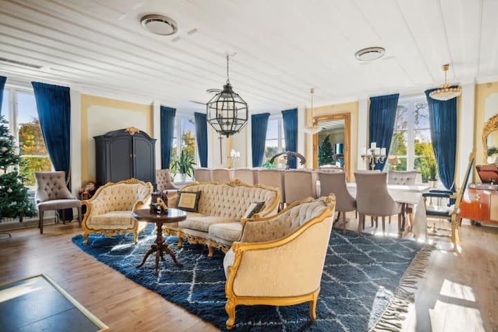 White House Of Sweden - Hallstavik