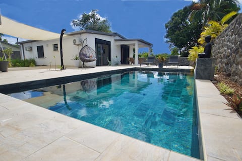 Luxury villa Beau Vallon 1.  Jacuzzi & Heat pool