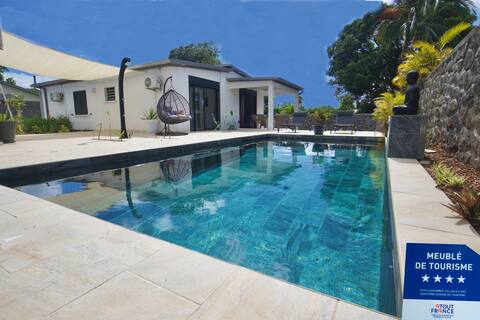 Luxury villa Beau Vallon 1. Jacuzzi & Heat pool