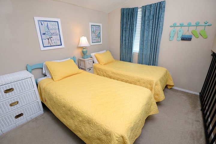 Chumba cha kulala cha roshani ni kizuri kwa watoto. 