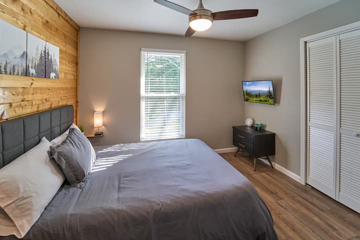 חדר שינה זוגי בקומה העליונה 