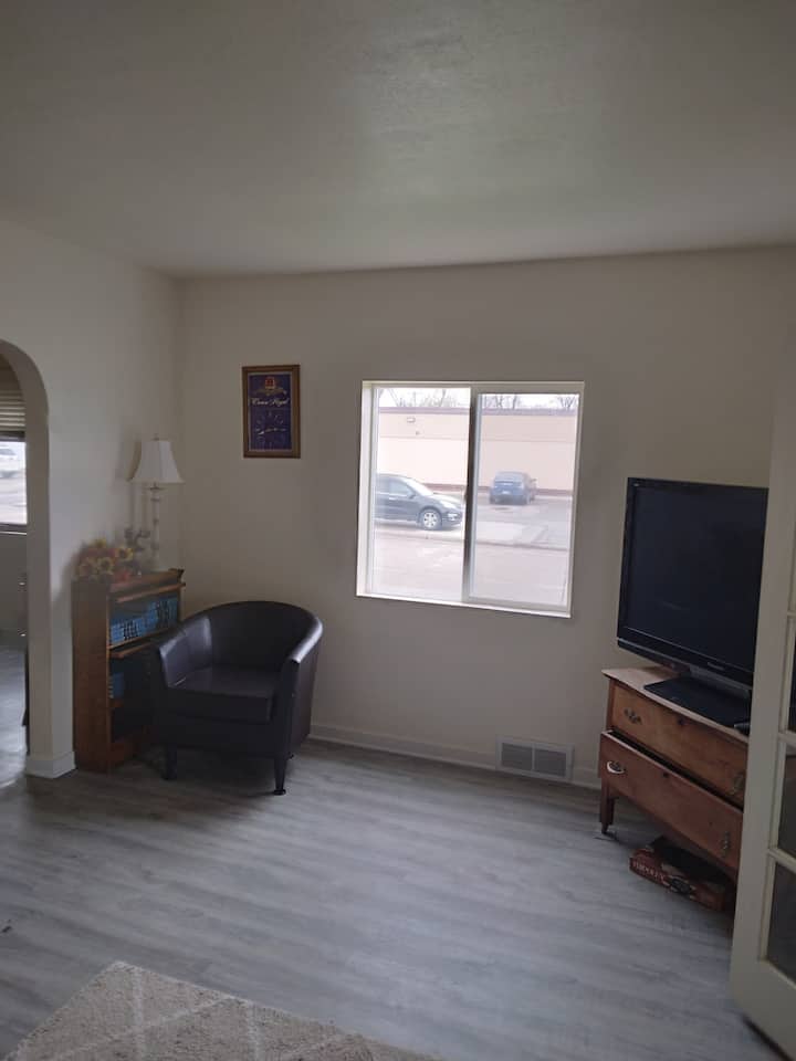 Counts Castle Main Floor, 1 Bed 1 Bath. Large - Devils Lake, ND