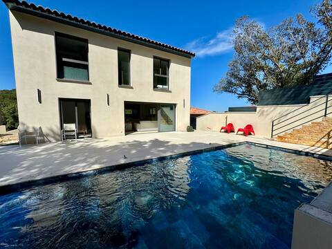 Villa dans la pinède