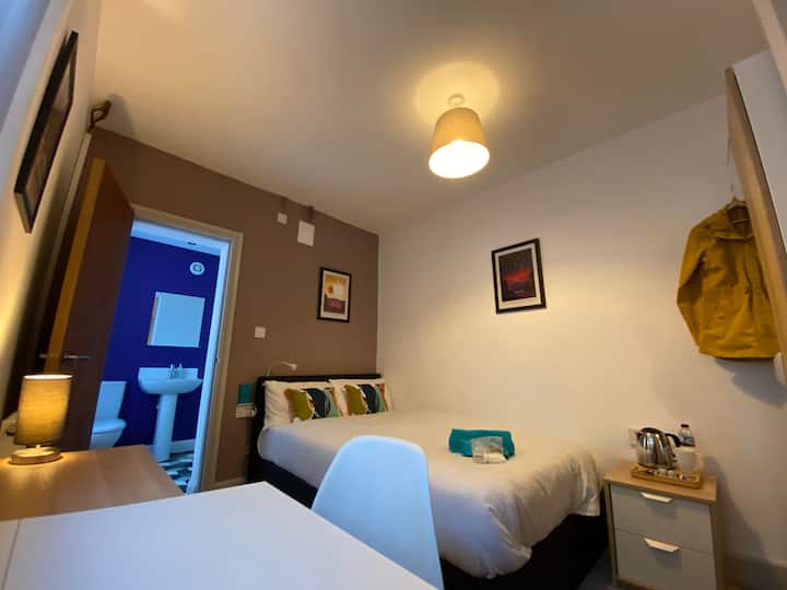 Co-living Serviced House, Room 2; 77 Uw Crewe - Crewe