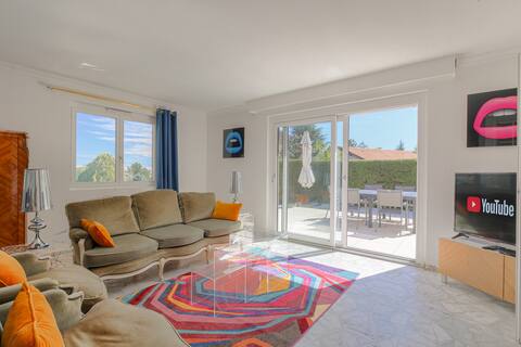 Spacious house with terrace and large garden