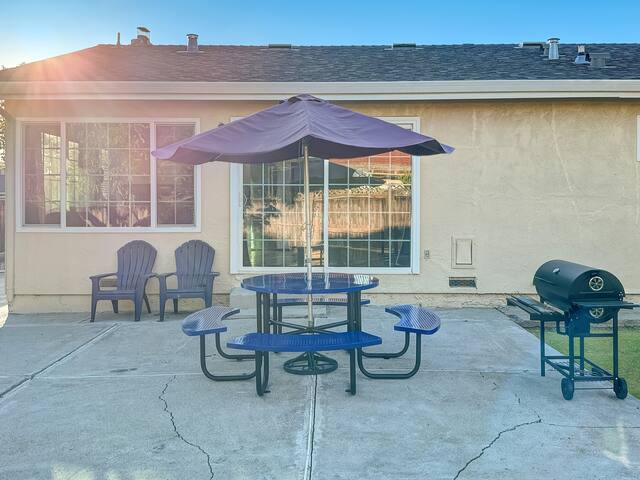 2Homes_3K,2Q,8S,8SB_Slp26_EzFwy_EV_AC_Kit_BBQ_5021 gallery image 4