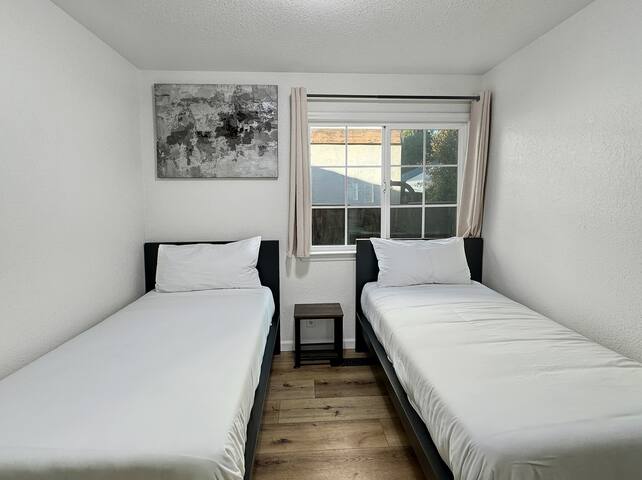 2Homes_3K,2Q,8S,8SB_Slp26_EzFwy_EV_AC_Kit_BBQ_5021 gallery image 3