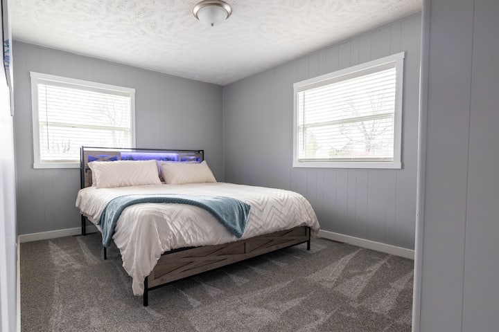 LED табла, с USB контакти за удобство!