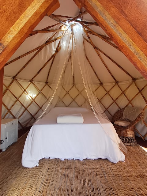 Propiedad de Airbnb exitosa: Sleep in an Enchanted Yurt en Atlántida