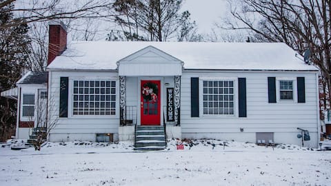 Large family home w dinning by Lindsey Wilson