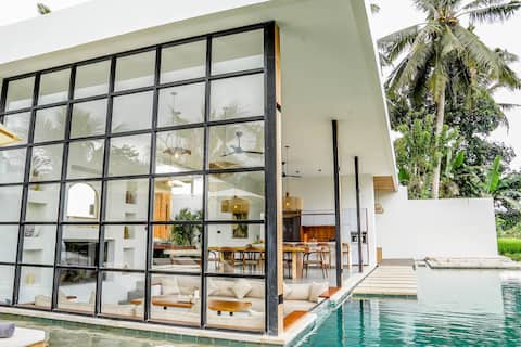 4BR Villa René Luxury & Serenity in Rice Fields
